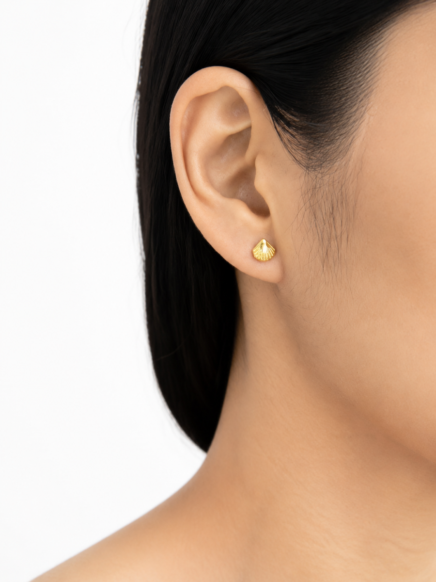 Eternos Acessórios - Brinco Feminíno Aço Inox Dourado Mini Concha Shell Eternos Acessórios - Brinco Feminíno Aço Inox Dourado Mini Concha Shell