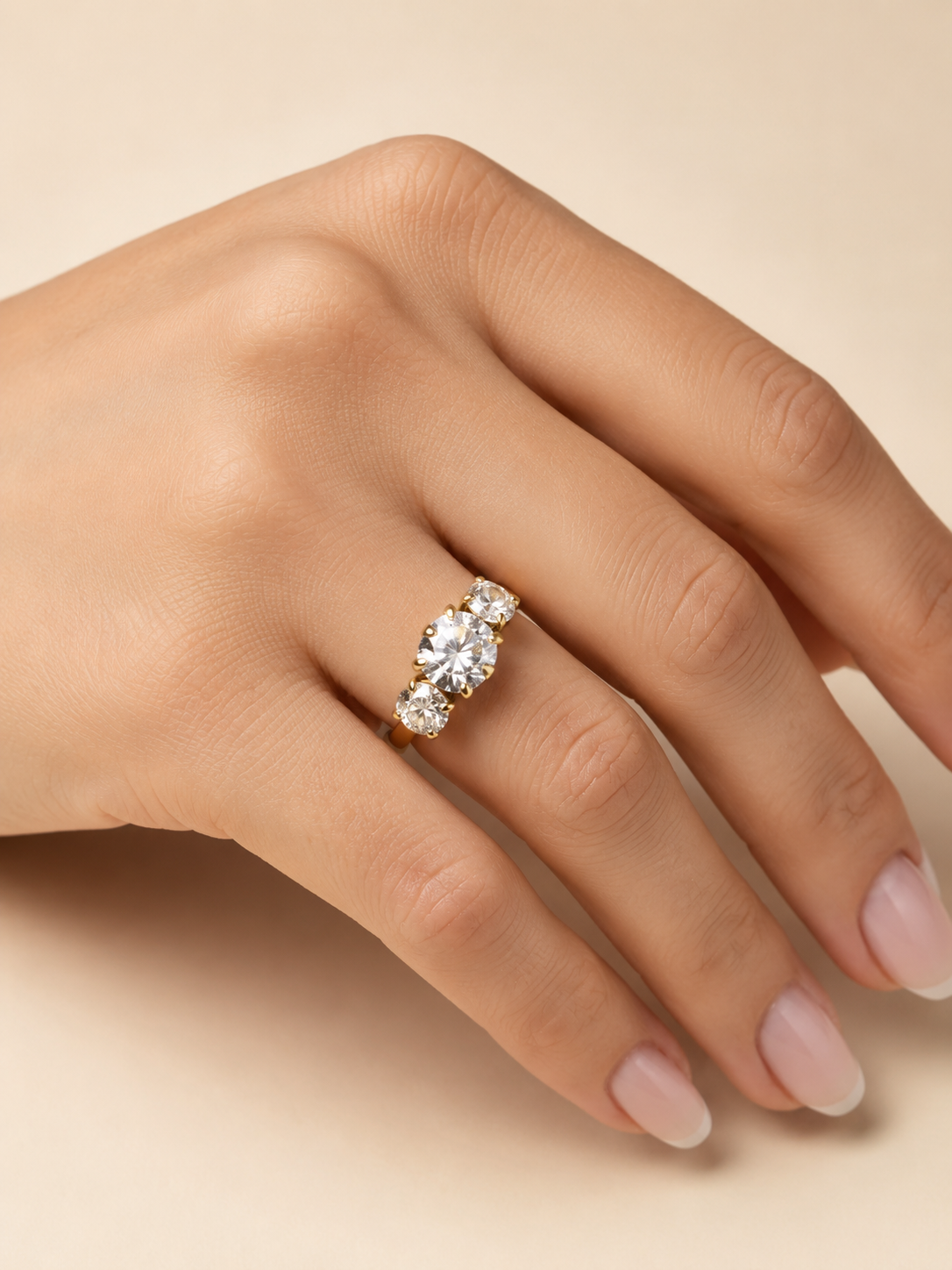 Eternos Acessórios - Anel Feminino Três Zircôneas Dourado Regulável em Aço Inox 316L Anel Feminino Três Zircôneas Dourado Regulável em Aço Inox 316L - Imagem 2