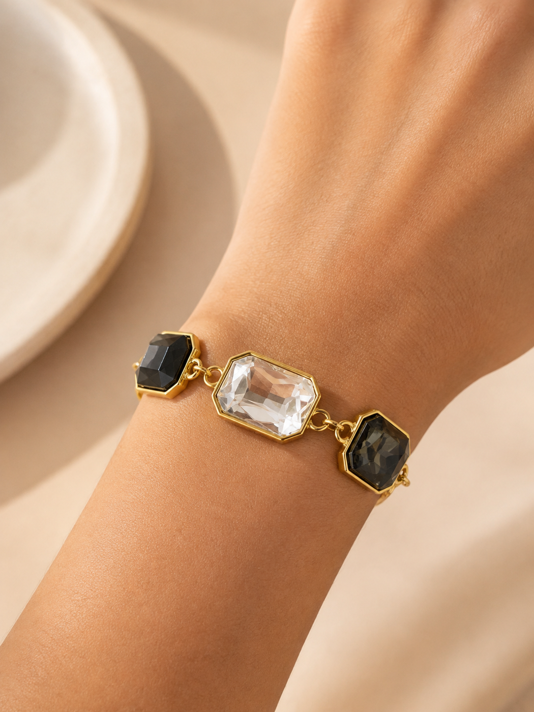 Eternos Acessórios - Pulseira Feminina Aço Inox 316L Dourada com Pedras de Zircônia Pulseira Feminina Aço Inox 316L Dourada com Pedras de Zircônia
