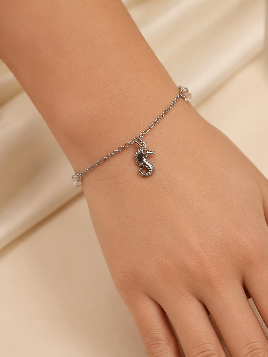 Eternos Acessórios - Pulseira Feminina Aço Inox 316L Cavalo Marinho e Zircônea Pulseira Feminina Aço Inox 316L Cavalo Marinho e Zircônea