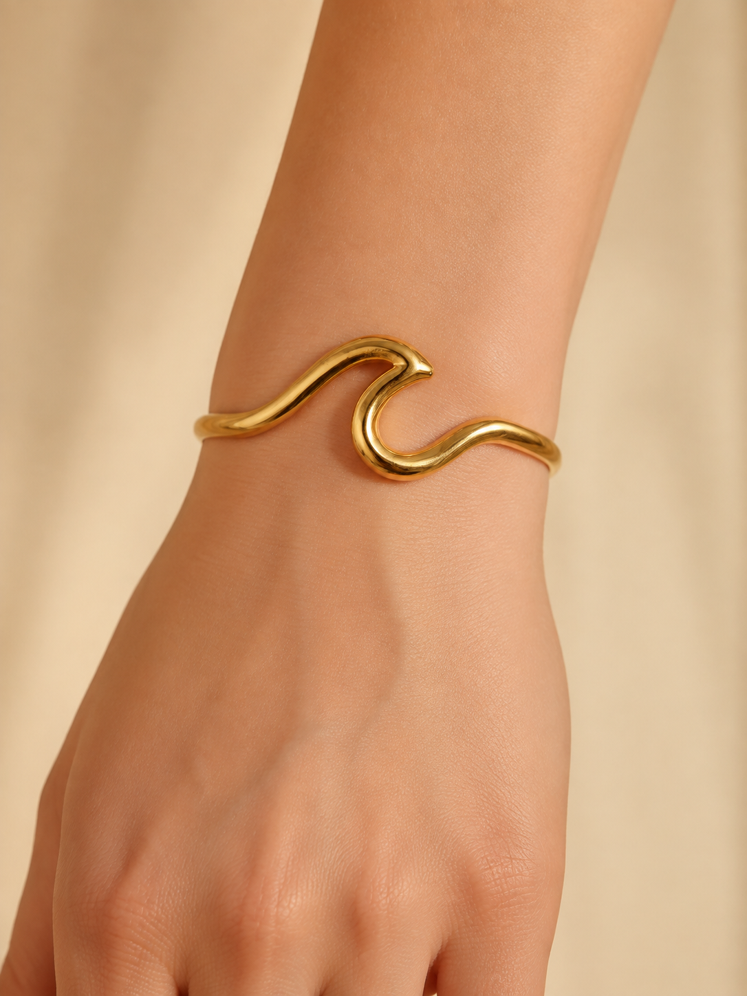 Eternos Acessórios - Bracelete Feminino Onda Dourado Ajustável em Aço Inox 316L Bracelete Feminino Onda Dourado Ajustável em Aço Inox 316L
